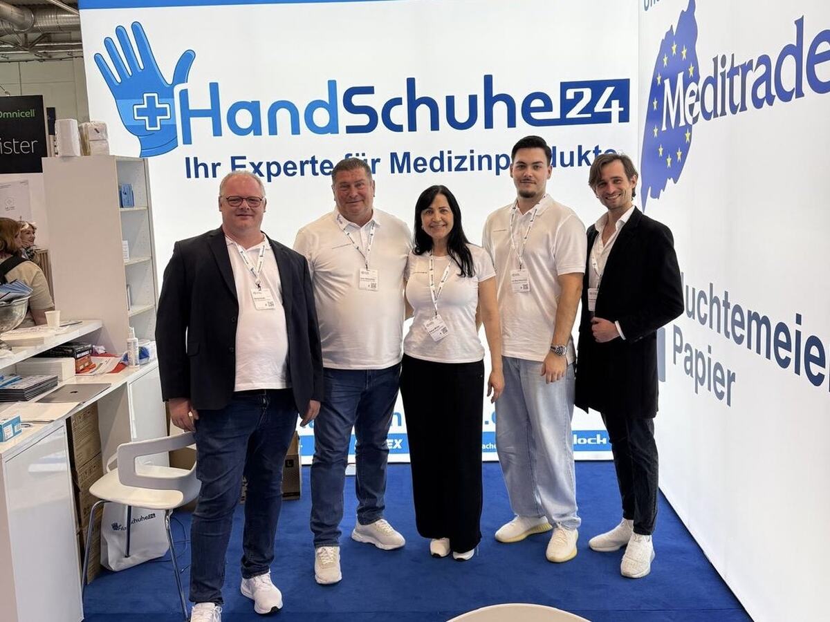 Das Team von armedion Healthcare auf einer Fachmesse für Medizinprodukte in Essen